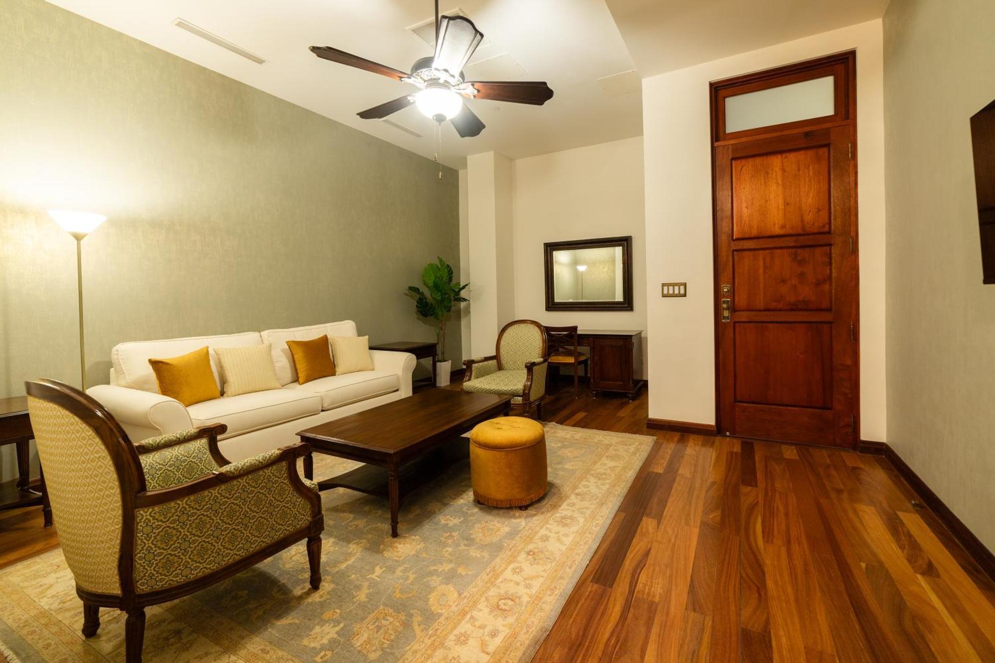 Hotel Plaza Herrera Kota Panama Bagian luar foto