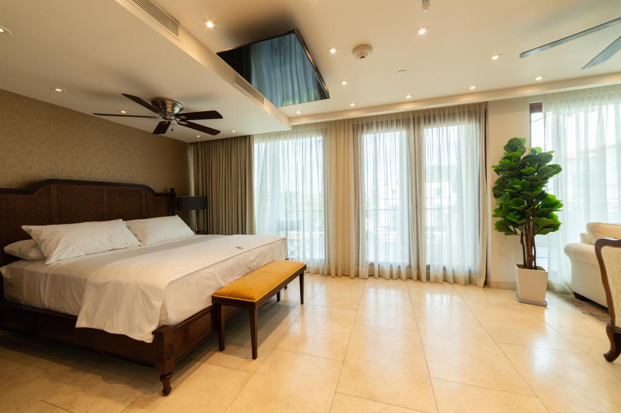 Hotel Plaza Herrera Kota Panama Bagian luar foto
