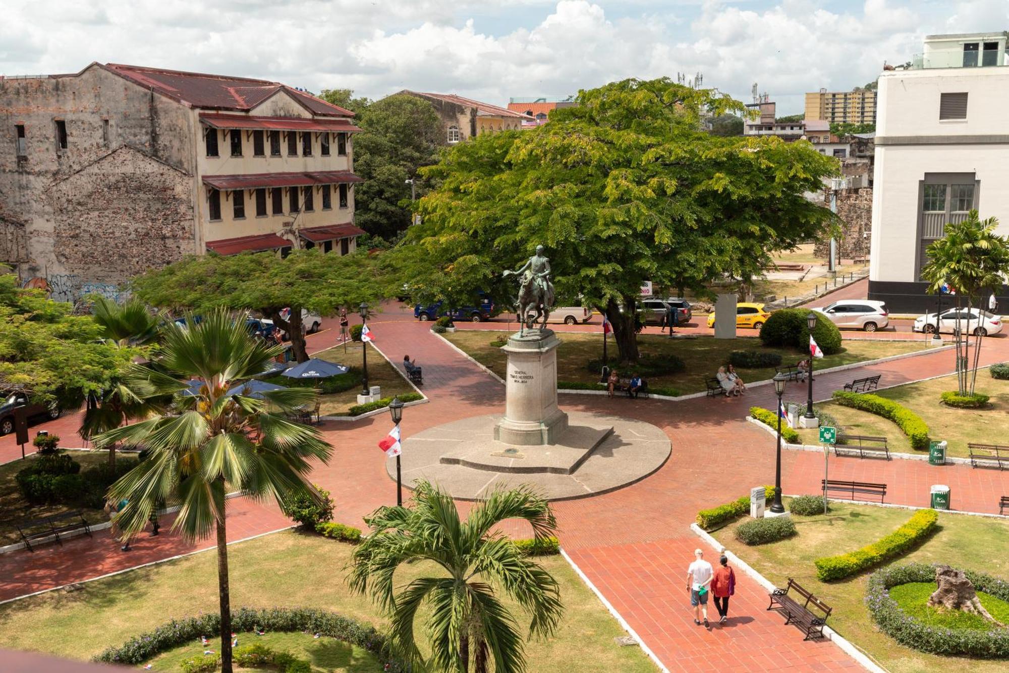 Hotel Plaza Herrera Kota Panama Bagian luar foto